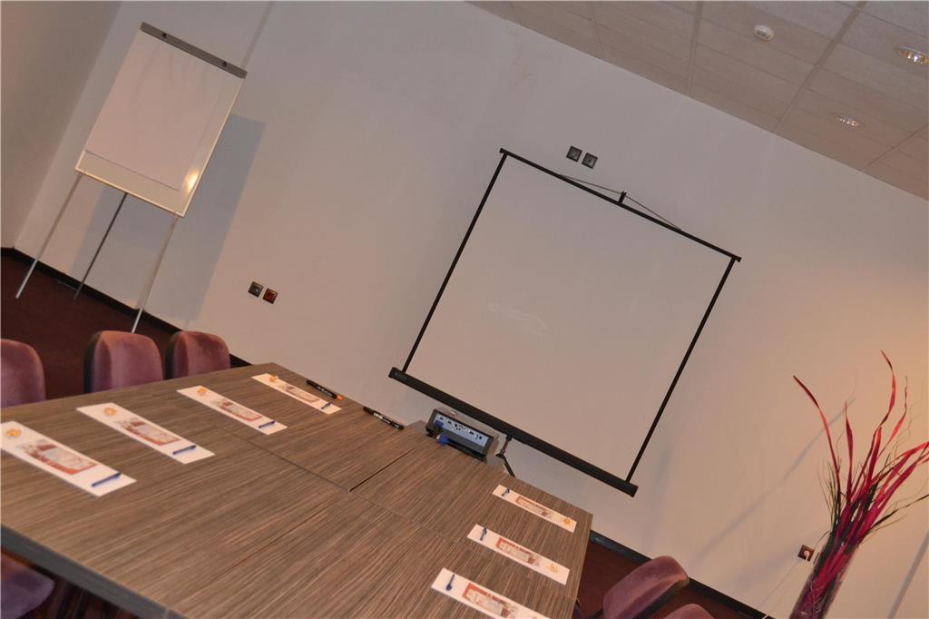 Phoenicia Express Hotel 4*